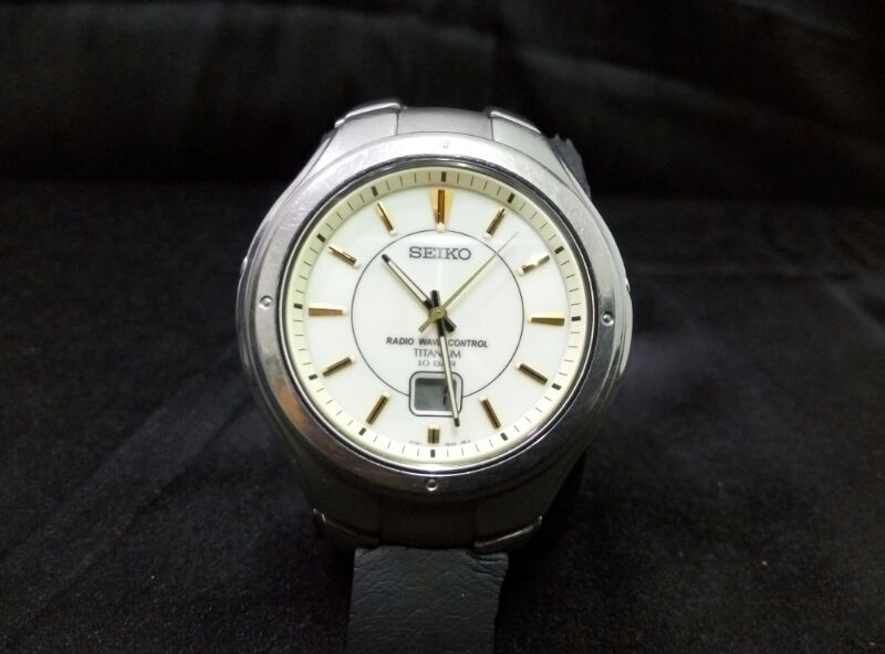 seiko radio wave control titanium