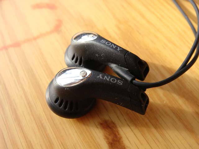 มีของดีออกมาแล้ว Sony MDR E575 - เว็บบอร์ดหูฟังมั่นคง munkonggadget