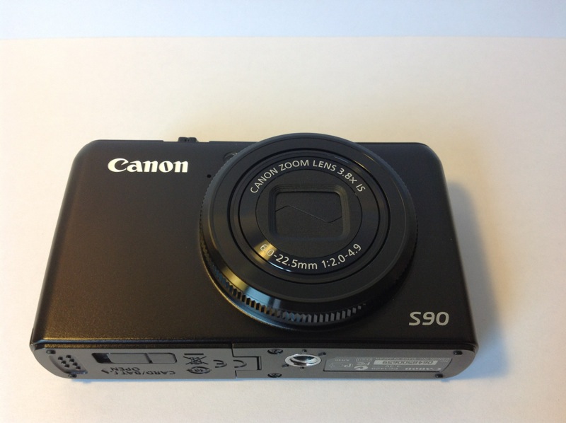 [ขาย] กล้อง Canon S90 , แบต 2 ก้อน , SD card 16 GB (8GB x 2) , สภาพใหม่